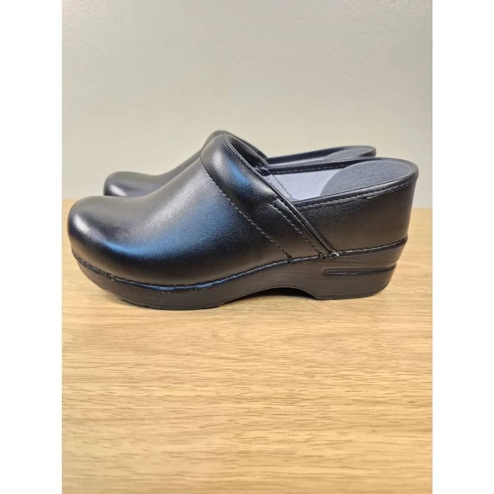 Dansko Professional Clogs Size 37 Black Smooth Leather 7-7.5 Nursing Comfort